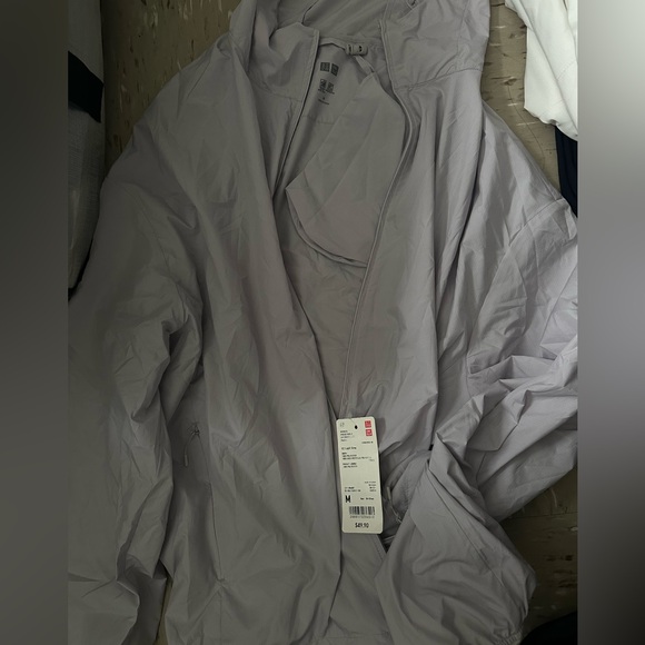 Uniqlo pocketable UV protection parka light gray - Picture 2 of 3